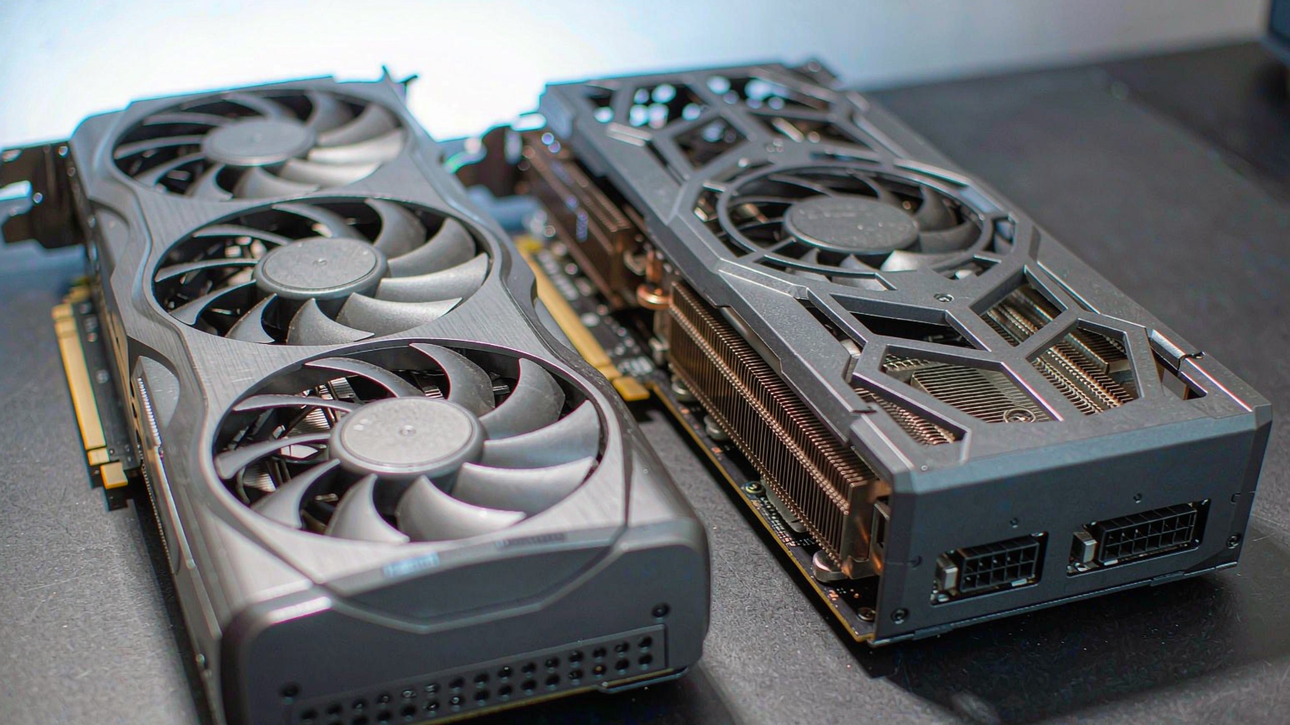 4090与A100 H100专业卡对比
